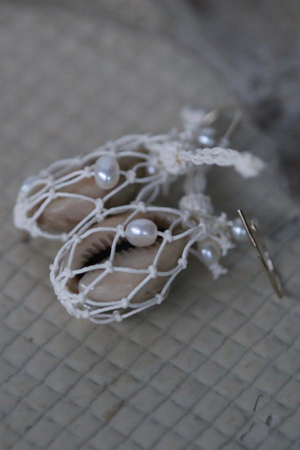 Peng Tai 24 Autumn and Winter Linen Wrapped Natural Pearl Earrings Series PT-PTW24F04-1-MI-F Beige